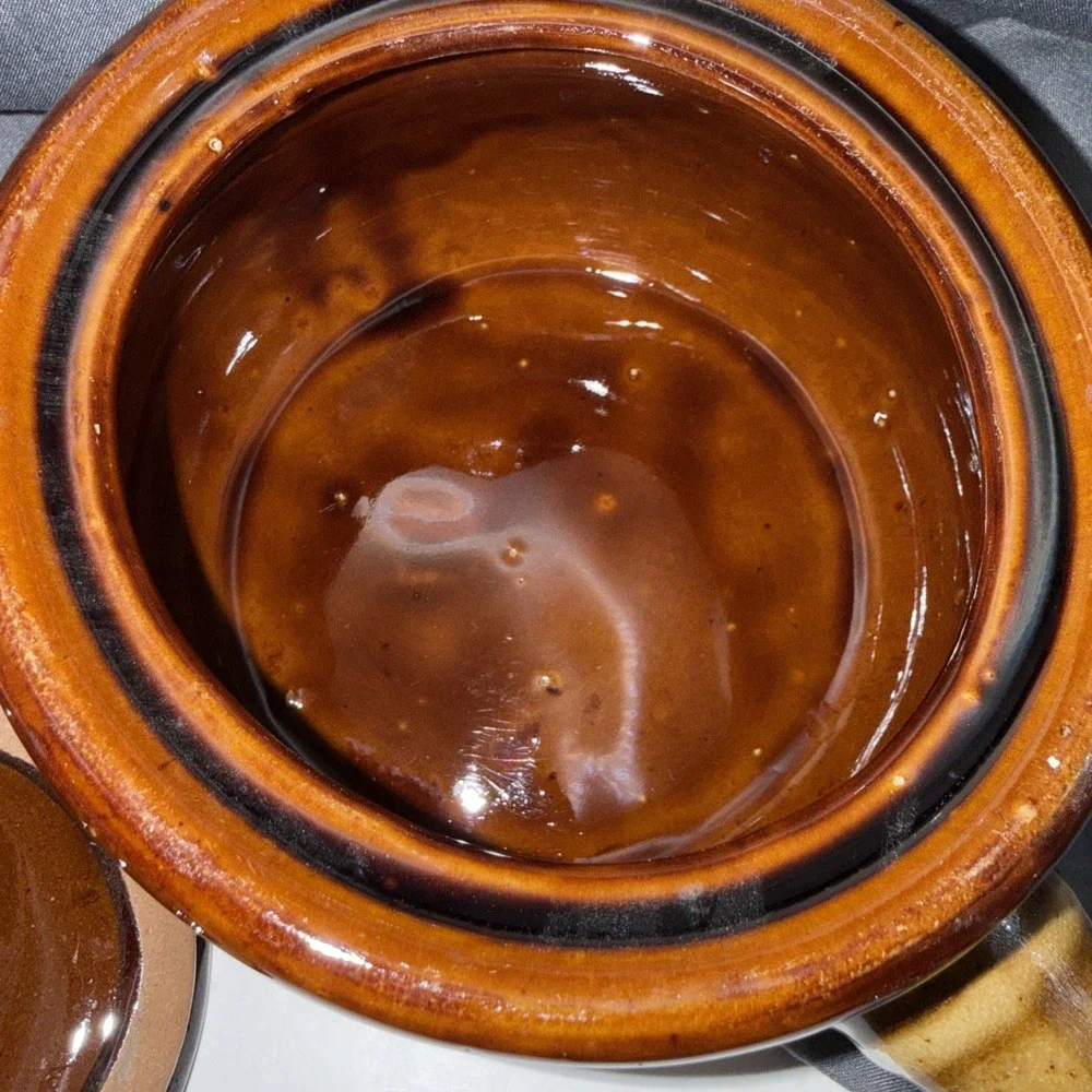 Set Of 4 Vintage brown-glazed French onion soup bowls With Lids